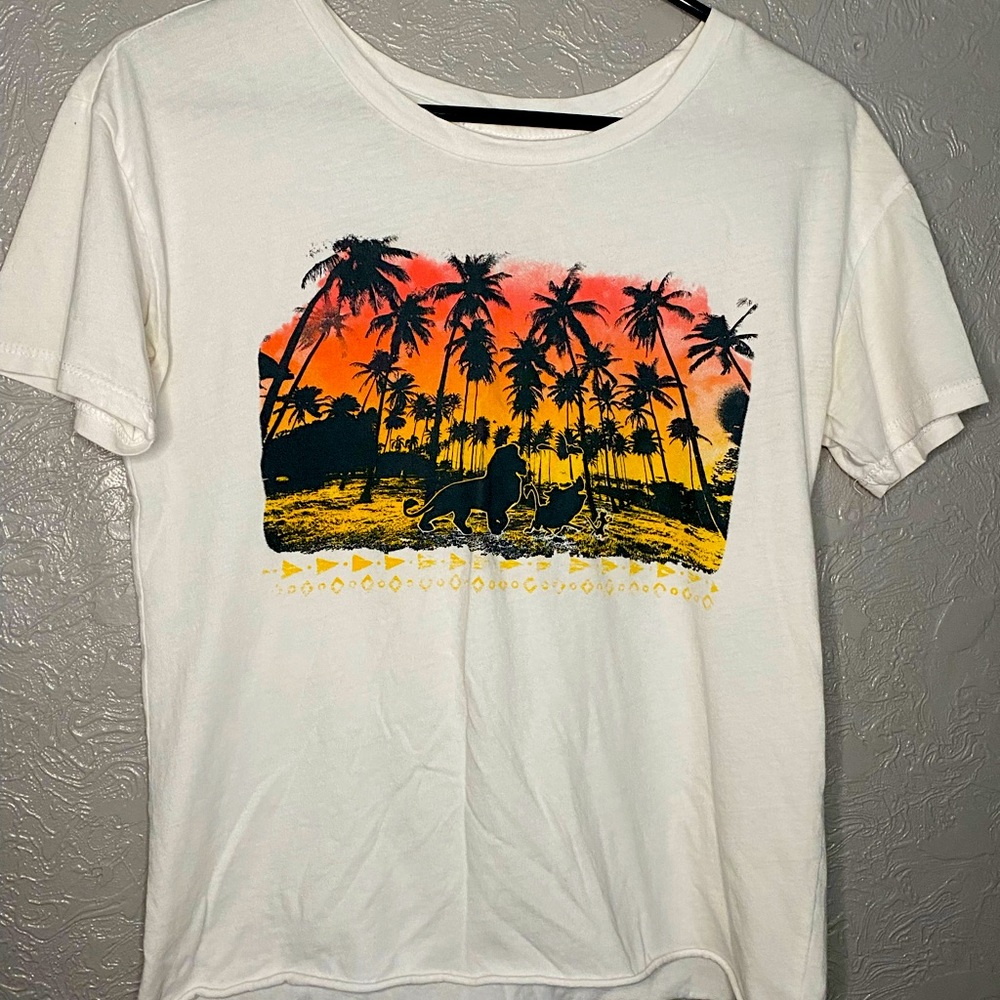 Disney the lion king graphic t-shirt size small